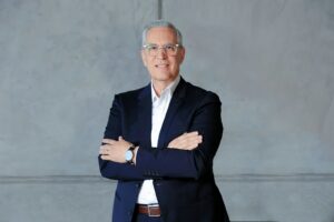 Unternehmer in Führungsrolle im Büro